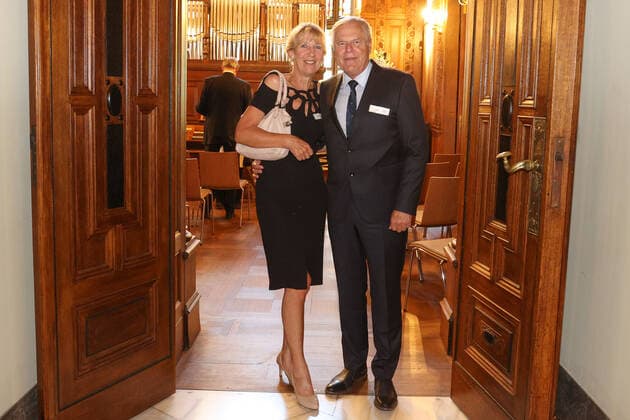 Hannover, Festempfang anlässlich des zehnjährigen Bestehens der Villa Seligmann als Haus für jüdische Musik, Herbert Flecken mit seiner Frau Sabine Barg-Thoms,