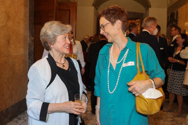 Hannover, Festempfang anlässlich des zehnjährigen Bestehens der Villa Seligmann als Haus für jüdische Musik, Erika Lux im Gespräch mit Sonja Anders,
