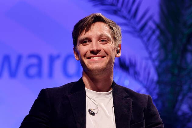 Schauspieler Jonas Nay kommt zur Verleihung des Grimme Online Awards 2022 in der Kölner Flora. Der Grimme Online Award (GOA) gilt als wichtigste Auszeichnung für Publizistik im Internet, die die seit 2001 vom Grimme-Institut, das auch den renommierten Fernsehpreis Grimme-Preis verleiht, vergeben wird. Köln, 23.06.2022 NRW Deutschland Copyright: xChristophxHardtx