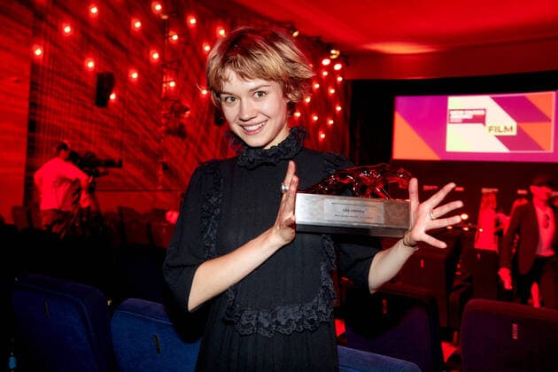 Bilder des Jahres 2022, Entertainment 06 Juni Entertainment Themen der Woche KW25 Entertainment Bilder des Tages Bunte New Faces Award Film 2022 Preisträgerin Lea Drinda auf der Party nach der Verleihung des Bunte New Faces Awards im Delphi-Filmpalast am Zoo in Berlin. *** Bunte New Faces Award Film 2022 winner Lea Drinda at the party after the Bunte New Faces Award ceremony at the Delphi Filmpalast am Zoo in Berlin. Copyright: xEventpressxGolejewskix