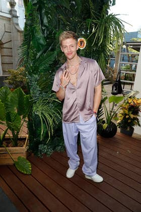 Bunte New Faces Award Film 2022 Timur Bartels auf dem roten Teppich bei der Verleihung des Bunte New Faces Awards im Delphi-Filmpalast am Zoo in Berlin. Copyright: xEventpressxGolejewskix