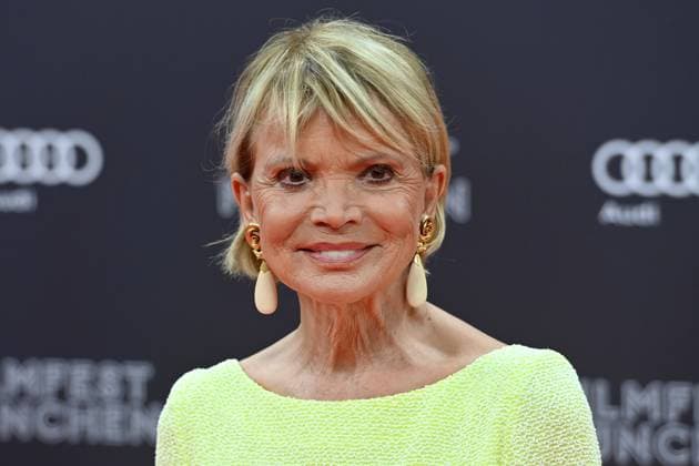 Uschi GLAS (Schauspielerin), Einzelbild,angeschnittenes Einzelmotiv,Portraet,Portrait,Porträt. Roter Teppich,Red Carpet,Eroeffnung 39.Filmfest Muenchen am 23.06.2022.Gasteig HP8. *** Uschi GLAS actress, single image, cropped single subject, portrait, portrait red carpet, red carpet, opening 39 Filmfest Muenchen on 23 06 2022 Gasteig HP8