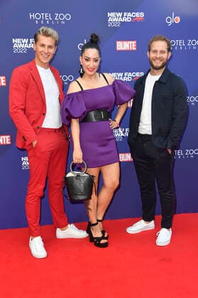 Lukas Sauer, Miyabi Kawai und Patrick Güldenberg bei der Verleihung der Bunte New Faces Awards Film 2022 im Delphi Filmpalast. Berlin, 23.06.2022