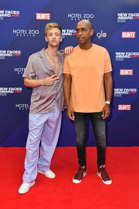Timur Bartels und Amiaz Habtu bei der Verleihung der Bunte New Faces Awards Film 2022 im Delphi Filmpalast. Berlin, 23.06.2022
