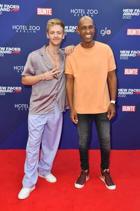 Timur Bartels und Amiaz Habtu bei der Verleihung der Bunte New Faces Awards Film 2022 im Delphi Filmpalast. Berlin, 23.06.2022