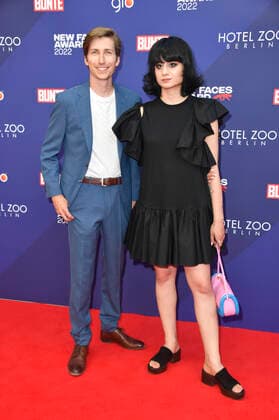 Pascal Schröder und Kurdwin Ayub bei der Verleihung der Bunte New Faces Awards Film 2022 im Delphi Filmpalast. Berlin, 23.06.2022