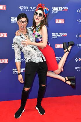 Klaudia Giez mit Verlobten Felipe Simon bei der Verleihung der Bunte New Faces Awards Film 2022 im Delphi Filmpalast. Berlin, 23.06.2022