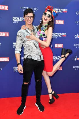 Klaudia Giez mit Verlobten Felipe Simon bei der Verleihung der Bunte New Faces Awards Film 2022 im Delphi Filmpalast. Berlin, 23.06.2022