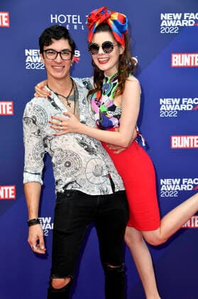 Klaudia Giez mit Verlobten Felipe Simon bei der Verleihung der Bunte New Faces Awards Film 2022 im Delphi Filmpalast. Berlin, 23.06.2022