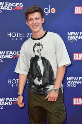 Lennart Betzgen bei der Verleihung der Bunte New Faces Awards Film 2022 im Delphi Filmpalast. Berlin, 23.06.2022