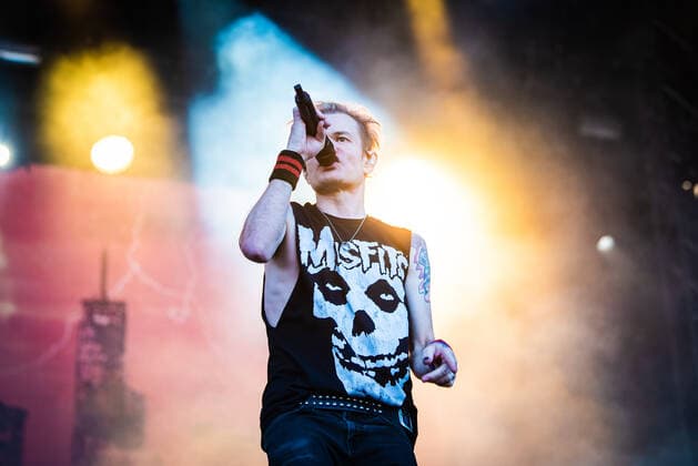 Sum 41 live at Tons of Rock 2022, Oslo, Norway Oslo, Norway. 23rd, June 2022. The Canadian punk rock band Sum 41 performs a live concert during the Norwegian music festival Tons of Rock 2022 in Oslo. Here vocalist and guitarist Deryck Whibley is seen live on stage. Oslo Norway  Copyright: xGonzalesxPhoto Jan-ErikxEriksenx