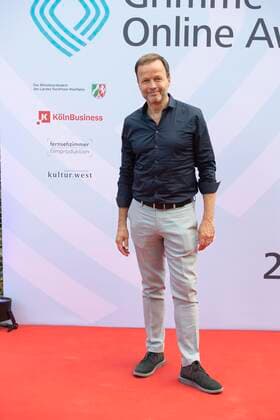 Georg RESTLE, Moderator, ,,Monitor,, (ARD WDR) Roter Teppich, Red Carpet Show, Verleihung des Grimme Online Awards 2022 am 23.06.2022 in der Flora Koeln,