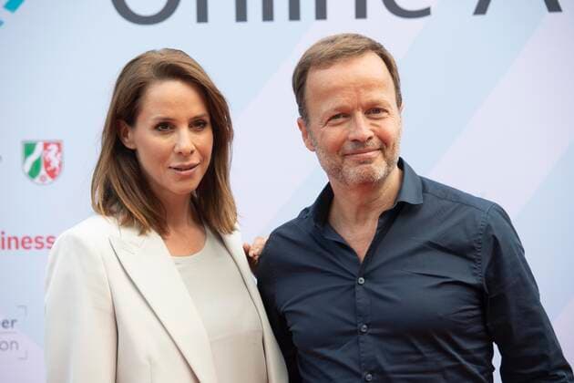 Natalie AMIRI, Moderatorin, Georg RESTLE, Moderator, ,,Monitor,, (ARD WDR) Roter Teppich, Red Carpet Show, Verleihung des Grimme Online Awards 2022 am 23.06.2022 in der Flora Koeln,