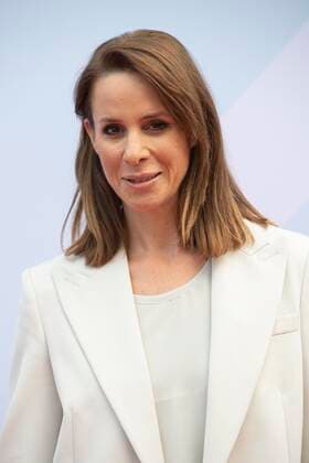 Natalie AMIRI, Moderatorin, Roter Teppich, Red Carpet Show, Verleihung des Grimme Online Awards 2022 am 23.06.2022 in der Flora Koeln,