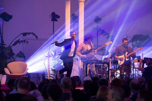 PUDELDAME, Band, Musikgruppe, mit Nico BAUCKHOLT, Jonay NAY, David GRABOWSKI und Jon Ander KLEIN, Verleihung des Grimme Online Awards 2022 am 23.06.2022 in der Flora Koeln,
