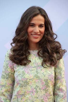 Mona AMEZIANE, Moderatorin, Roter Teppich, Red Carpet Show, Verleihung des Grimme Online Awards 2022 am 23.06.2022 in der Flora Koeln,