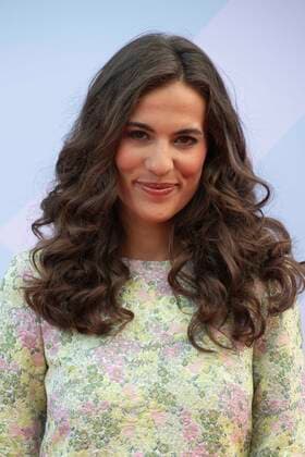 Mona AMEZIANE, Moderatorin, Roter Teppich, Red Carpet Show, Verleihung des Grimme Online Awards 2022 am 23.06.2022 in der Flora Koeln,