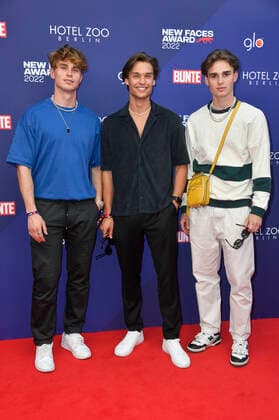 Phil Soda, Arne-Carlos Böttcher und Niclas Kurstedt bei der Verleihung der Bunte New Faces Awards Film 2022 im Delphi Filmpalast. Berlin, 23.06.2022