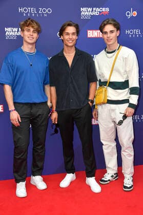 Phil Soda, Arne-Carlos Böttcher und Niclas Kurstedt bei der Verleihung der Bunte New Faces Awards Film 2022 im Delphi Filmpalast. Berlin, 23.06.2022