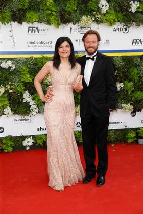 Deutscher Filmpreis 2022 Maximilian Befort mit Luise Befort auf dem roten Teppich bei der Verleihung der Lola - Deutscher Filmpreis 2021 im Palais am Funkturm in der Messe Berlin. Copyright: xEventpressxGolejewskix