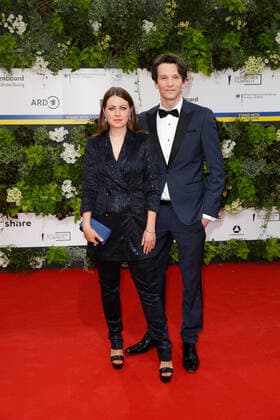 Deutscher Filmpreis 2022 auf dem roten Teppich bei der Verleihung der Lola - Deutscher Filmpreis 2021 im Palais am Funkturm in der Messe Berlin. Copyright: xEventpressxGolejewskix