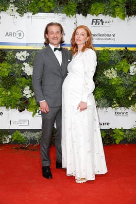 Deutscher Filmpreis 2022 auf dem roten Teppich bei der Verleihung der Lola - Deutscher Filmpreis 2021 im Palais am Funkturm in der Messe Berlin. Copyright: xEventpressxGolejewskix