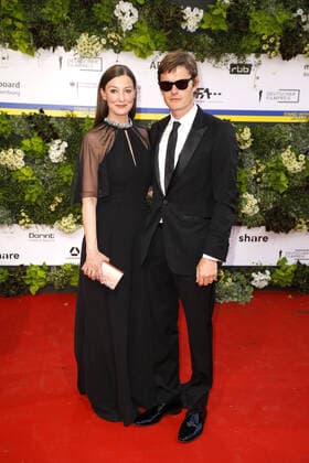 Alexandra Maria Lara und ihr Ehmann Sam Riley bei der Ankunft zur Verleihung Deutscher Filmpreis am 24.06.2022 in Berlin Deutscher Filmpreis 2022 in Berlin - Ankunft Roter Teppich