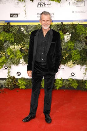 Ulrich Matthes bei der Ankunft zur Verleihung Deutscher Filmpreis am 24.06.2022 in Berlin Deutscher Filmpreis 2022 in Berlin - Ankunft Roter Teppich