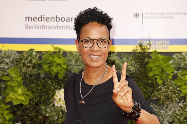 Mo Asumang bei der Ankunft zur Verleihung Deutscher Filmpreis am 24.06.2022 in Berlin Deutscher Filmpreis 2022 in Berlin - Ankunft Roter Teppich