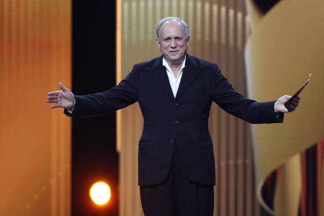 Deutscher Filmpreis 2022 Laudator BESTE WEIBLICHE NEBENROLLE Ulrich Tukur bei der Verleihung der Lola - Deutscher Filmpreis 2022 im Palais am Funkturm in Berlin 24.06.2022 Copyright: xEventpressx