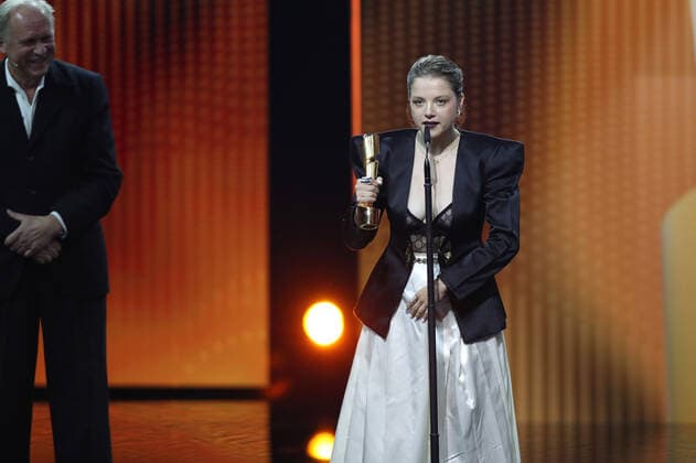 Deutscher Filmpreis 2022 BESTE WEIBLICHE NEBENROLLE Preistraegerin Jella Haase LIEBER THOMAS bei der Verleihung der Lola - Deutscher Filmpreis 2022 im Palais am Funkturm in Berlin 24.06.2022 Copyright: xEventpressx