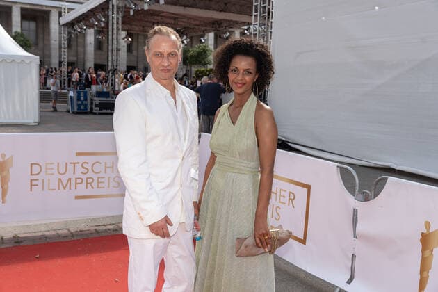 24.06.2022,Berlin,Deutschland,GER,Deutscher Filmpreis Verleihung im Palais am Funkturm.Ankunft Dennenesch Zoudé sowie Victor Schefé