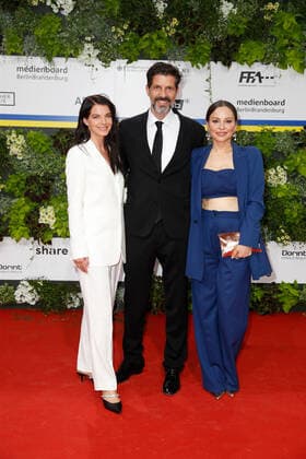 Deutscher Filmpreis 2022 Yvonne Catterfeld mit Pasquale Aleardi auf dem roten Teppich bei der Verleihung der Lola - Deutscher Filmpreis 2021 im Palais am Funkturm in der Messe Berlin. Copyright: xEventpressxGolejewskix