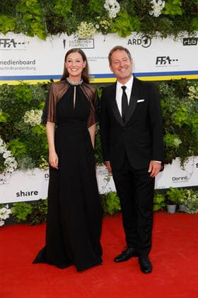Deutscher Filmpreis 2022 Alexandra Maria Lara mit Florian Gallenberger auf dem roten Teppich bei der Verleihung der Lola - Deutscher Filmpreis 2021 im Palais am Funkturm in der Messe Berlin. Copyright: xEventpressxGolejewskix