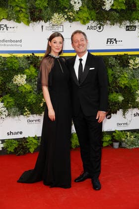 Deutscher Filmpreis 2022 Alexandra Maria Lara mit Florian Gallenberger auf dem roten Teppich bei der Verleihung der Lola - Deutscher Filmpreis 2021 im Palais am Funkturm in der Messe Berlin. Copyright: xEventpressxGolejewskix