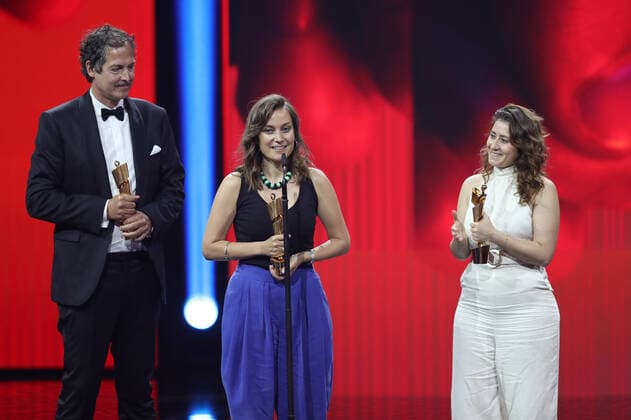 Deutscher Filmpreis 2022 Preisträger:in BESTER DOKUMENTARFILM THE OTHER SIDE OF THE RIVER bei der Verleihung der Lola - Deutscher Filmpreis 2022 im Palais am Funkturm in Berlin 24.06.2022 Copyright: xEventpressx