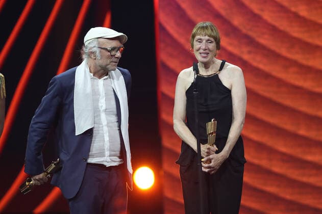 Deutscher Filmpreis 2022 Preisträger:in BESTES MASKENBILD Heiko Schmidt, Kerstin Gaecklein, Roman Braunhofer GROSSE FREIHEIT bei der Verleihung der Lola - Deutscher Filmpreis 2022 im Palais am Funkturm in Berlin 24.06.2022 Copyright: xEventpressx