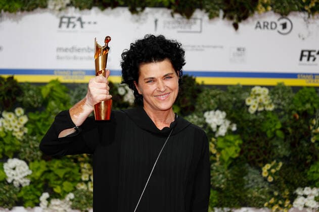 Deutscher Filmpreis 2022 Anne-Gret Oehme auf dem roten Teppich bei der Verleihung der Lola - Deutscher Filmpreis 2021 im Palais am Funkturm in der Messe Berlin. Copyright: xEventpressxGolejewskix