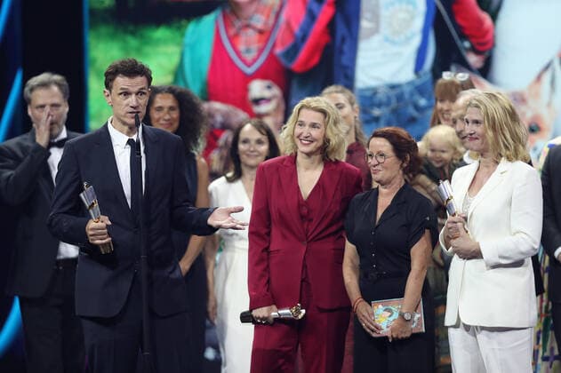 Deutscher Filmpreis 2022 Preisträger:in BESUCHERSTÄRKSTER FILM DIE SCHULE DER MAGISCHEN TIERE bei der Verleihung der Lola - Deutscher Filmpreis 2022 im Palais am Funkturm in Berlin 24.06.2022 Copyright: xEventpressx