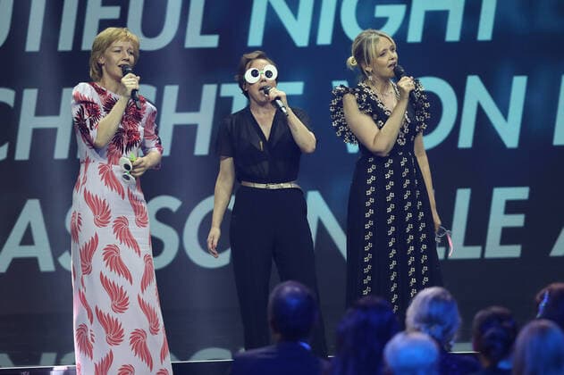 Deutscher Filmpreis 2022 BERND EICHINGER PREIS Sandra HuÌˆller, Laura Tonke, Eva LoÌˆbau bei der Verleihung der Lola - Deutscher Filmpreis 2022 im Palais am Funkturm in Berlin 24.06.2022 Copyright: xEventpressx