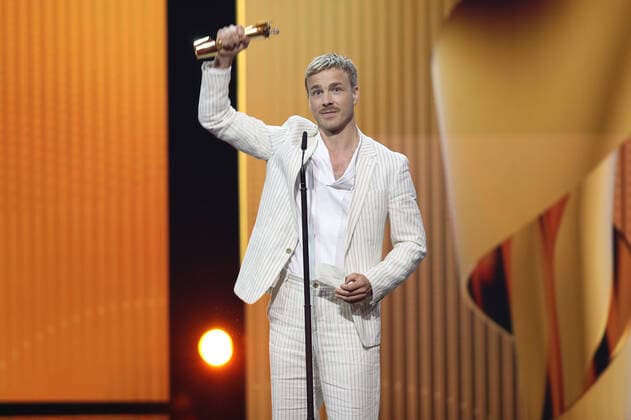 Deutscher Filmpreis 2022 Preisträger BESTE MÄNNLICHE HAUPTROLLE Albrecht Schuch LIEBER THOMAS bei der Verleihung der Lola - Deutscher Filmpreis 2022 im Palais am Funkturm in Berlin 24.06.2022 Copyright: xEventpressx