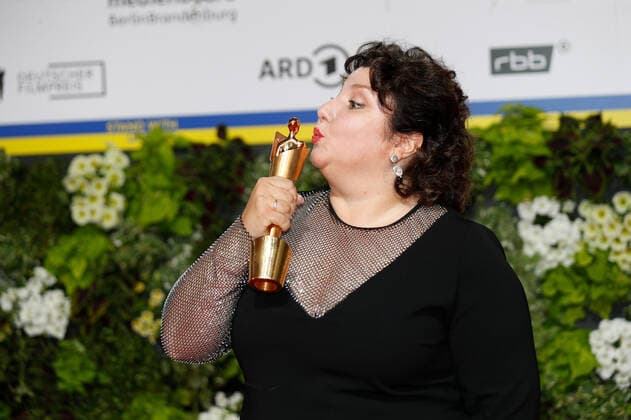 Deutscher Filmpreis 2022 Meltem Kaptan auf dem roten Teppich bei der Verleihung der Lola - Deutscher Filmpreis 2021 im Palais am Funkturm in der Messe Berlin. Copyright: xEventpressxGolejewskix