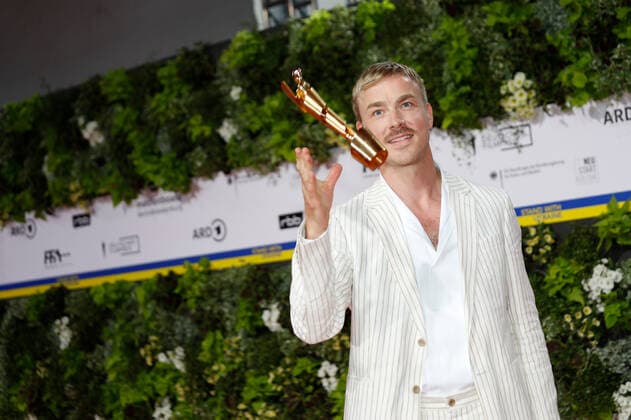 Deutscher Filmpreis 2022 Albrecht Schuch auf dem roten Teppich bei der Verleihung der Lola - Deutscher Filmpreis 2021 im Palais am Funkturm in der Messe Berlin. Copyright: xEventpressxGolejewskix