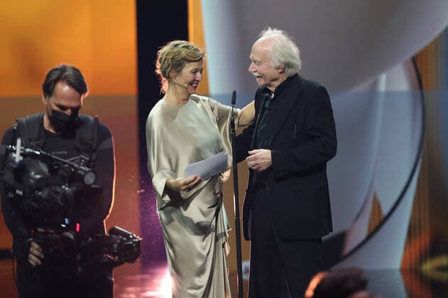 Deutscher Filmpreis 2022 Laudatorin EHRENPREIS Margarita Broich und Preisträger EHRENPREIS Jürgen Jürges bei der Verleihung der Lola - Deutscher Filmpreis 2022 im Palais am Funkturm in Berlin 24.06.2022 Copyright: xEventpressx