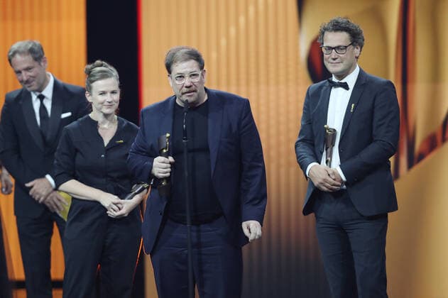 Deutscher Filmpreis 2022 BESTER SPIELFILM BRONZE GROSSE FREIHEIT bei der Verleihung der Lola - Deutscher Filmpreis 2022 im Palais am Funkturm in Berlin 24.06.2022 Copyright: xEventpressx