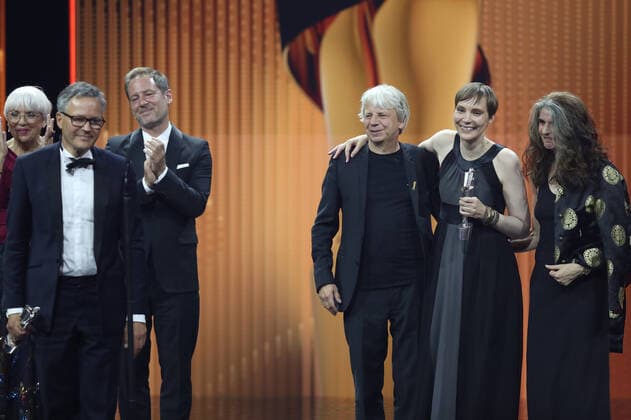 Deutscher Filmpreis 2022 Preisträger:in BESTER SPIELFILM SILBER RABIYE KURNAZ GEGEN GEORGE W. BUSH bei der Verleihung der Lola - Deutscher Filmpreis 2022 im Palais am Funkturm in Berlin 24.06.2022 Copyright: xEventpressx