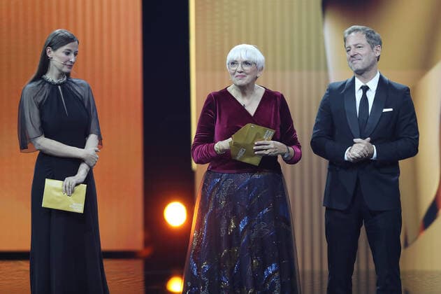Deutscher Filmpreis 2022 BESTE FILME StM Claudia Roth, Alexandra Maria Lara und Florian Gallenberger bei der Verleihung der Lola - Deutscher Filmpreis 2022 im Palais am Funkturm in Berlin 24.06.2022 Copyright: xEventpressx
