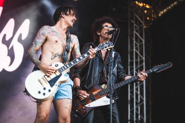 The Darkness live at Tons of Rock 2022, Oslo, Norway Oslo, Norway. 24th, June 2022. The British rock band The Darkness performs a live concert during the Norwegian music festival Tons of Rock 2022 in Oslo. Here vocalist and guitarist Justin Hawkins is seen live on stage with bass player Frankie Poullain. Oslo Norway  Copyright: xGonzalesxPhoto Jan-ErikxEriksenx