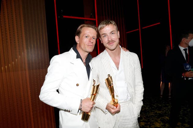 Deutscher Filmpreis 2022 Alexander Scheer und Albrecht Schuch auf der Party bei der Verleihung der Lola - Deutscher Filmpreis 2021 im Palais am Funkturm in der Messe Berlin. Copyright: xEventpressxGolejewskix