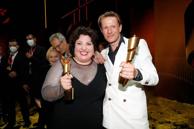 Deutscher Filmpreis 2022 Meltem Kaptan und Alexander Scheer auf der Party bei der Verleihung der Lola - Deutscher Filmpreis 2021 im Palais am Funkturm in der Messe Berlin. Copyright: xEventpressxGolejewskix